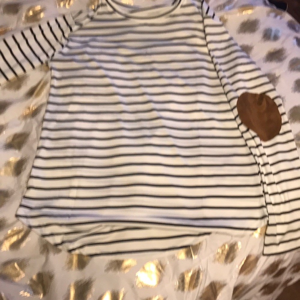 A  simple black and white shirt
